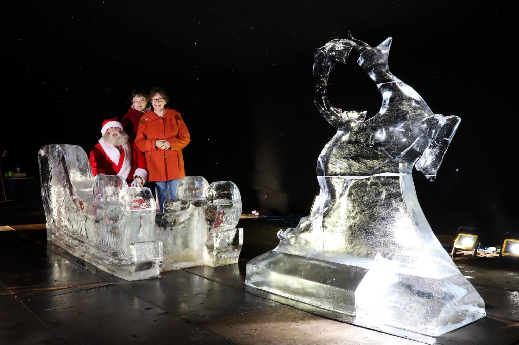 christmas ice sculpture