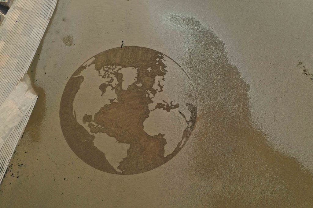 sand drawing the world