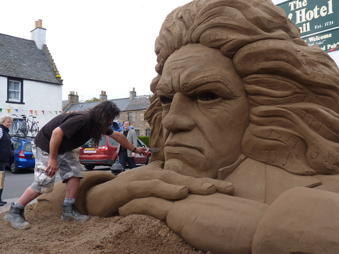 Andy_Moss_Beethoven_sand-Sculpture