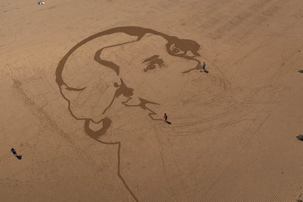 sand_drawing_portrait