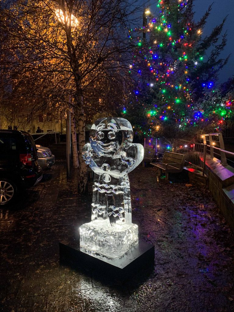 gingerbread_man_ice_sculpture