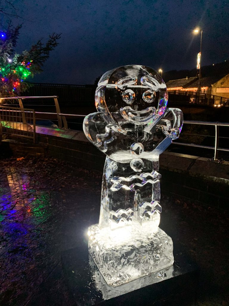 ice_sculpture_christmas_characters