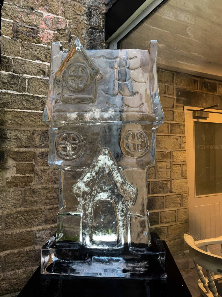 ice_sculpture_house_uk
